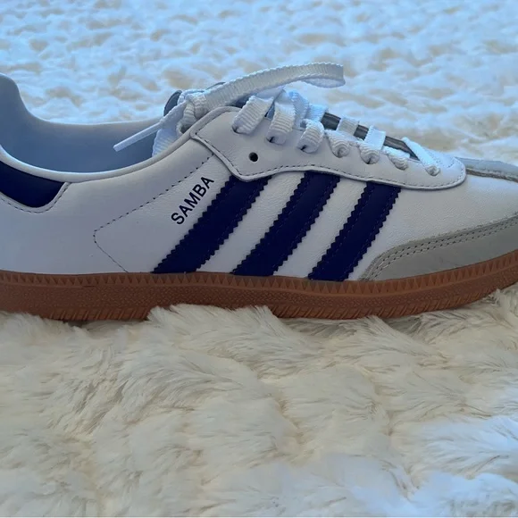 Women's Samba Sneakers - Picture 4 of 5